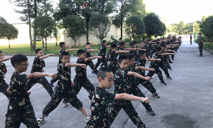 重慶軍事夏令營(yíng)有哪些