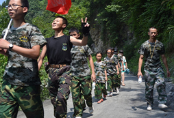 來(lái)重慶軍事夏令營(yíng)帶你充實(shí)度過(guò)2017暑假