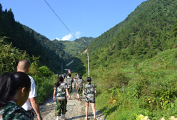 參加重慶軍訓(xùn)夏令營(yíng)能培養(yǎng)孩子自信嗎