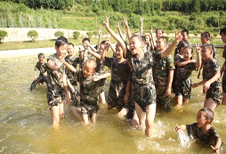 重慶夏令營(yíng)圖片讓家長(zhǎng)見(jiàn)證孩子的蛻變之路