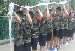 重慶夏令營以有效的軍事活動改變孩子存在的問題