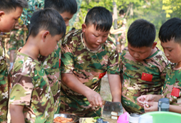 超級(jí)軍營(yíng)軍事夏令營(yíng)如何安排孩子的作息時(shí)間？