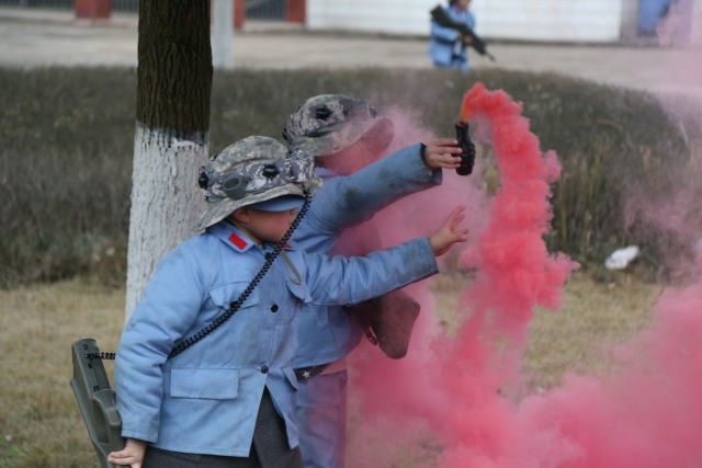 參加出眾少年夏令營(yíng)學(xué)習(xí)黃埔軍人的精神！