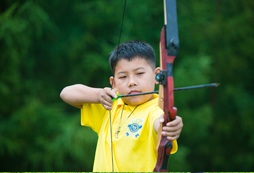 大連青少年夏令營(yíng)帶領(lǐng)孩子了解潛艇