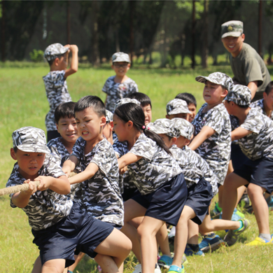 參加?xùn)|莞軍事夏令營(yíng)對(duì)孩子有什么作用