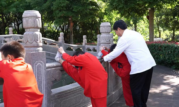 伸腿