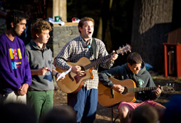參加英國游學(xué)夏令營一般什么時候開始報名最好