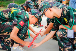 恩施青少年軍事夏令營(yíng)鍛煉孩子堅(jiān)強(qiáng)的意志