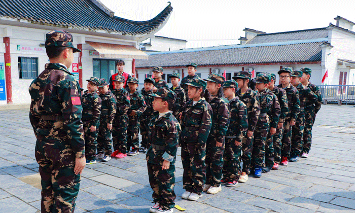 恩施軍事夏令營(yíng)報(bào)名須知有哪些