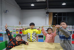 孩子在有見地夏令營的吃和住