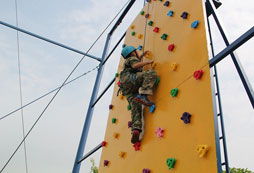 樂從軍事夏令營讓孩子的目光更長遠(yuǎn)