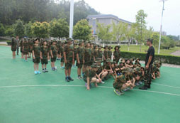 參加佛山中學生夏令營揮灑青春的汗水