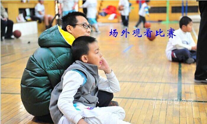 飛人體育夏令營教學(xué)員們籃球戰(zhàn)術(shù)