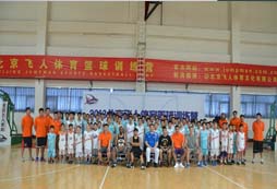籃球戰(zhàn)術(shù)之穿過(guò)配合