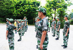 福建軍事夏令營(yíng)價(jià)格怎么樣？