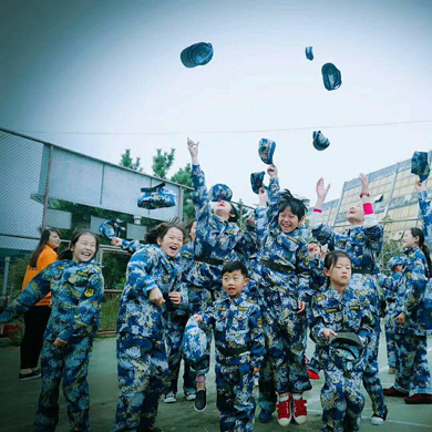 參加阜陽拓展夏令營給孩子來一場精神上的洗禮