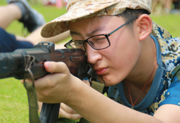 參加阜陽青少年夏令營讓孩子勇于挑戰(zhàn)