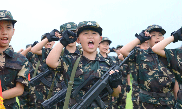 阜陽軍事夏令營給孩子一個成長的空間！.gif