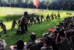 方陣特訓(xùn)軍事夏令營孩子還習(xí)慣養(yǎng)成的舞臺