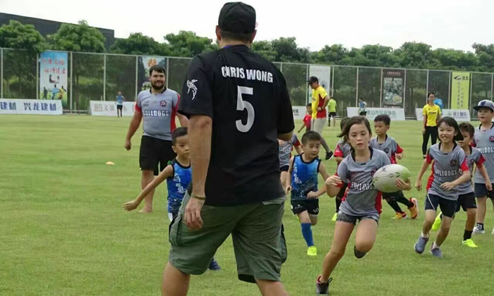 參加中小學(xué)生橄欖球夏令營期間孩子中暑怎么辦？