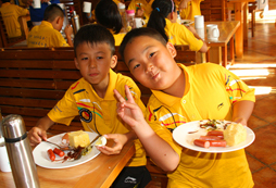 參加橄欖球夏令營需要給孩子帶錢和零食嗎？