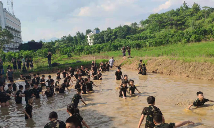 贛州周邊軍事拓展夏令營(yíng)