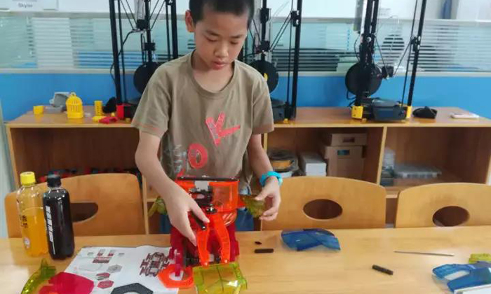 喜愛科技的小少年