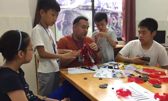 與老師一起研究科學(xué)