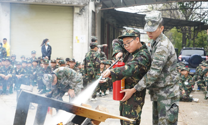 廣東軍事夏令營(yíng)食宿標(biāo)準(zhǔn)