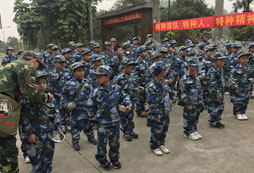 江門小學生軍訓夏令營讓孩子改掉自身的壞毛病