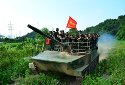 廣東軍事夏令營給孩子全新的生活體驗