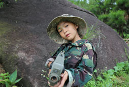 廣西兒童軍事夏令營呵護孩子好奇心