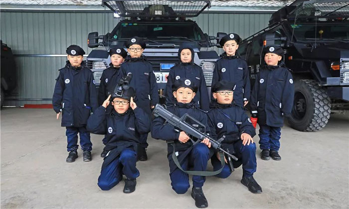 廣西軍事夏令營(yíng)