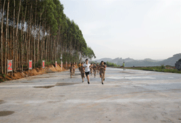 廣西軍事夏令營(yíng)讓孩子常懷感恩的心