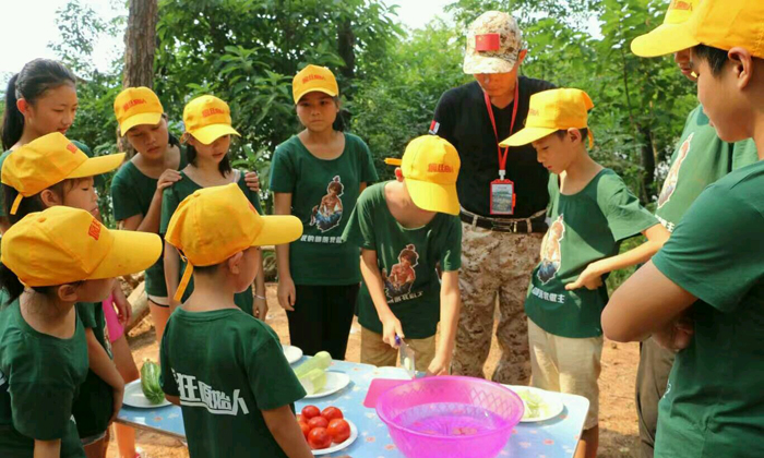 參加廣西軍事夏令營(yíng)會(huì)很艱苦嗎？.jpg
