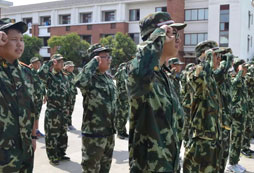 <strong>廣西夏令營(yíng)攻略之短期軍事拓展?fàn)I</strong>