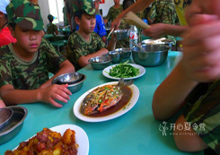 參加廣西小學(xué)生夏令營過足軍迷癮