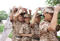 廣西青少年軍事夏令營(yíng)幫助青少年逃出電子產(chǎn)品的束縛