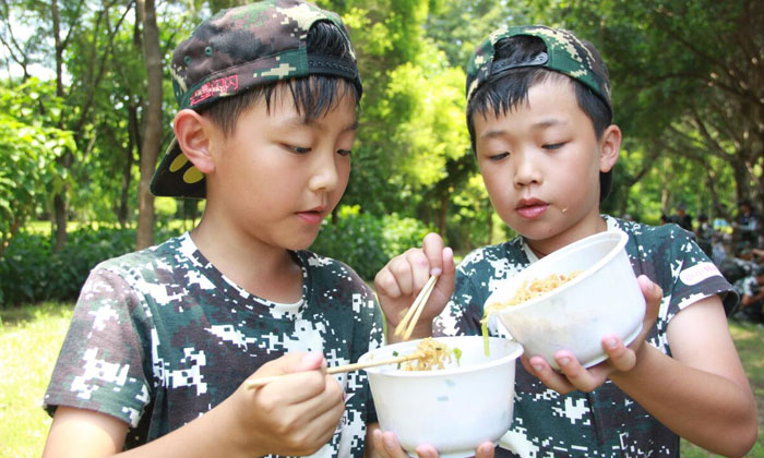 我們營(yíng)員都是相親相愛(ài)的一家人.jpg