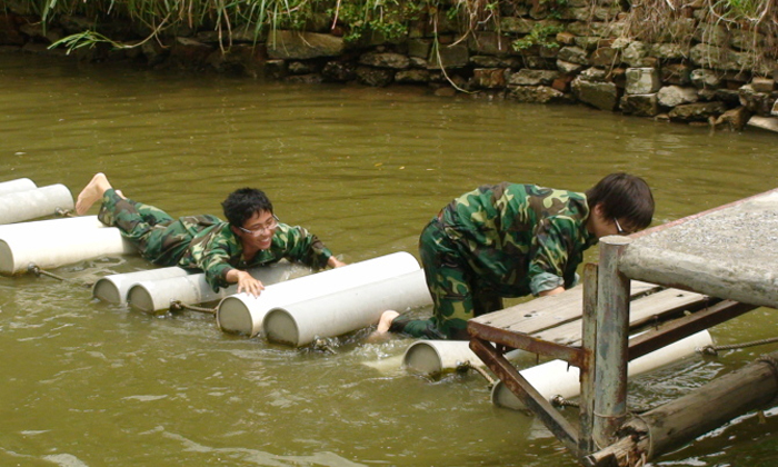 廣西中小學(xué)軍事夏令營(yíng)