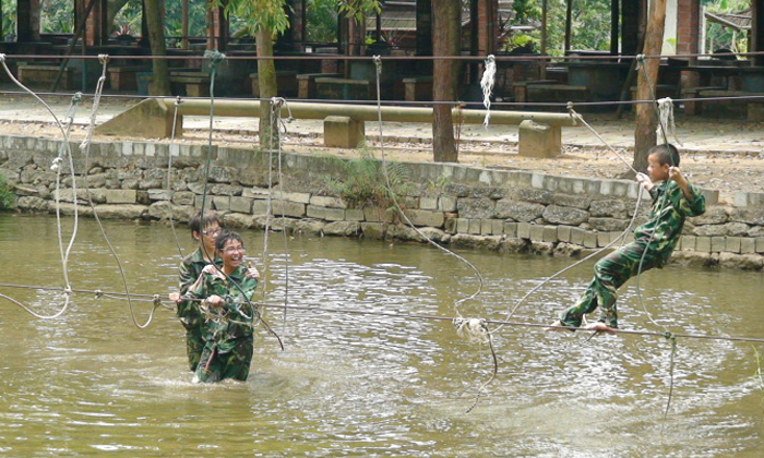 廣西中小學(xué)軍事夏令營(yíng)