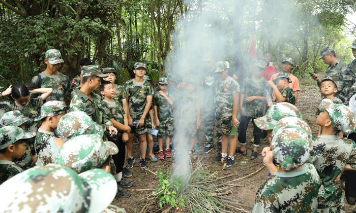 平南縣軍事夏令營(yíng)