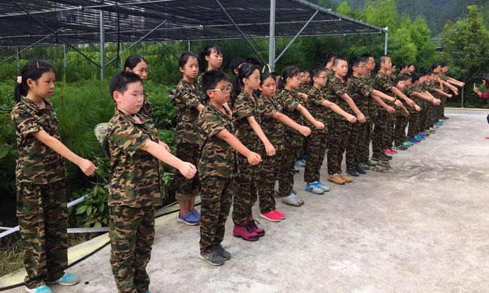 廣州青少年警訓(xùn)夏令營(yíng)
