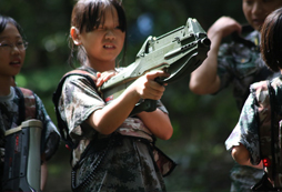 廣州軍旅夏令營鍛煉孩子的意志