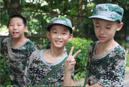 參加廣州軍事拓展夏令營(yíng)給孩子一個(gè)收獲滿滿的假期