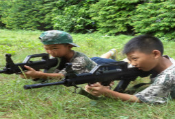 <strong>營(yíng)期最長(zhǎng)的廣州軍事夏令營(yíng)</strong>