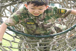 參加廣州軍事夏令營增強孩子的意志力！