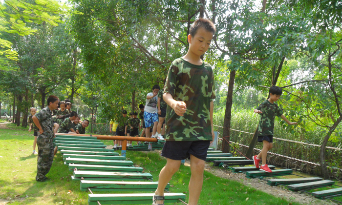參加廣州青少年生存訓練營與生存大神一起荒野求生.jpg