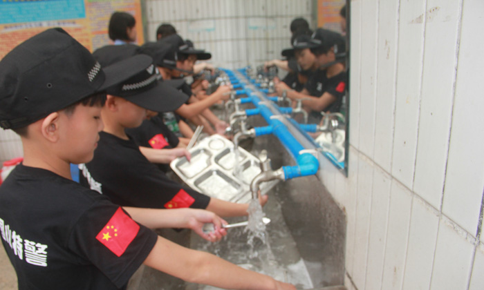 廣州青少年警訓(xùn)夏令營(yíng)內(nèi)容都包含那些？.jpg