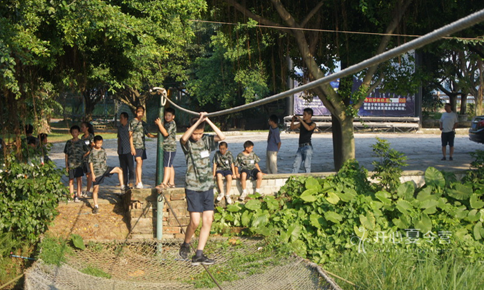 廣州青少年吃苦夏令營